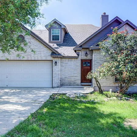 Spacious 3Br Retreat Close To Downtown & Outlets